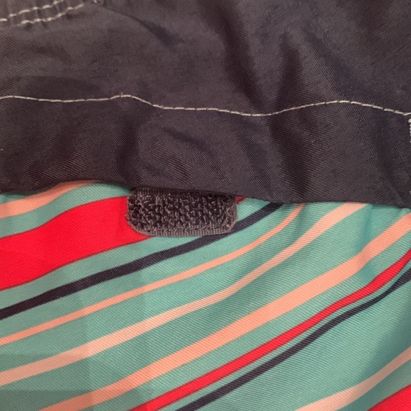 North face shorts - Picture 3 of 10